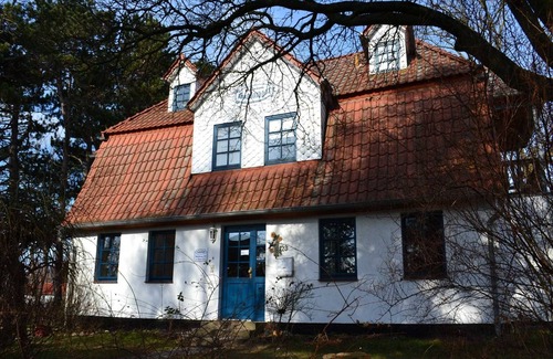 Kloster Cottage | Double room 5 upper floor with two single beds - Pension Inselidyll