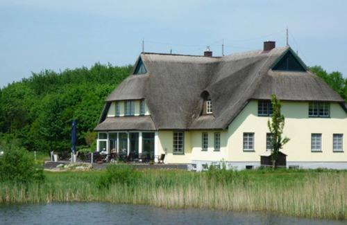 Rugen Island Apartment | Double room Cat. II - Double Room Golf-Centrum Schloss Karnitz