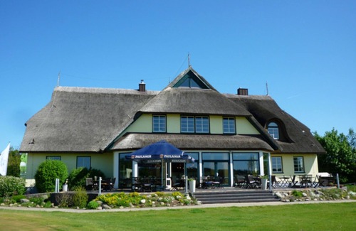 Rugen Island Apartment | Double room Cat. II - Double Room Golf-Centrum Schloss Karnitz
