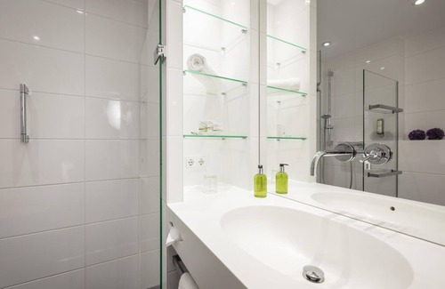 Ockfen House | Double Room Comfort Bach View - Landidyll Weinhotel Klostermühle