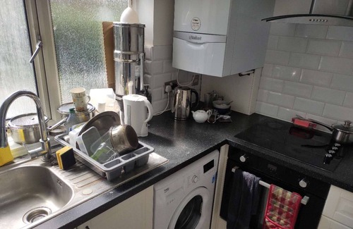 Larkswood House | Double room for rent. Spacious room with a double bed.