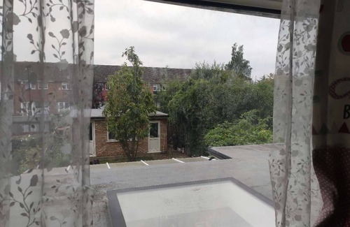 Larkswood House | Double room for rent. Spacious room with a double bed.