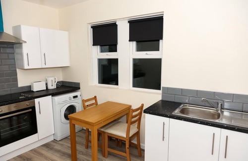 Sunderland House | Double room-Shared Bathroom