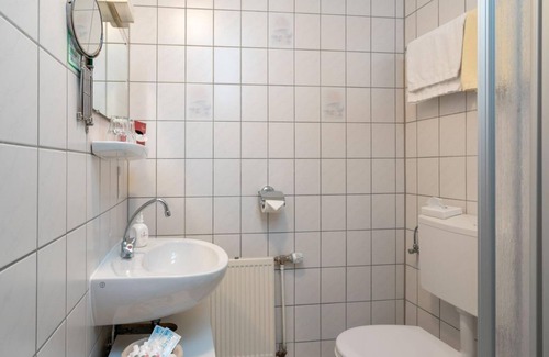 Oberwesel Bed & Breakfast | Double room, shower or bath, WC - Gutsschänke Sennerhof