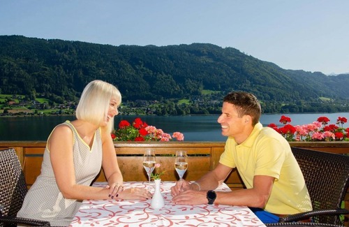 Steindorf am Ossiacher See House | Double room, shower/WC partly separate in the room - Hotel Ossiacher See*