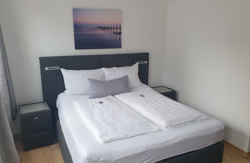 Emden House | Double room upstairs - Alt-Emder Bürgerhaus