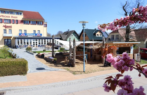 Ostseebad Wustrow Apartment | Double room with balcony and Bodden view directly at the harbor of Wustrow