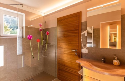 Fuschl am See Bed & Breakfast | Double room "Waldbuche" with balcony - Haus Bergblick