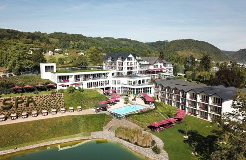 Loef House | Double room with balcony - Half board BI - 2 P - Moselstern Parkhotel Krähennest