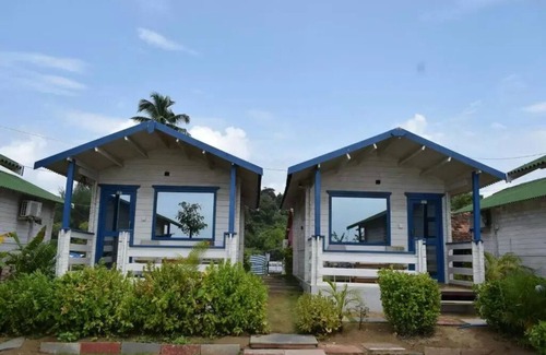 Agonda House | Double Room with Balcony and Sea View