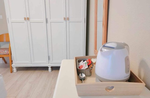 Cangas Apartment | Double room with bathroom and terrace