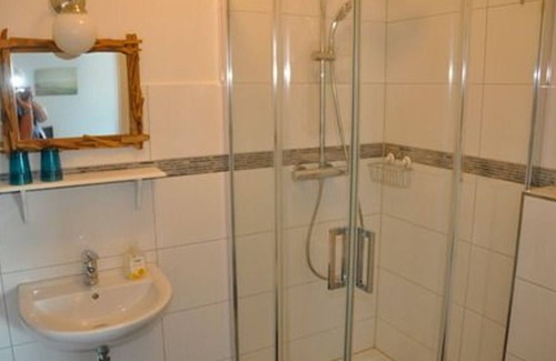 Puttgarden Apartment | Double room with garden view - Room 4 - Hus lake view