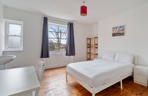 Clifton House | Double Room with Shared Bathroom
