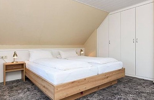Werdum Apartment | Double room without balcony Category II - Castle Restaurant