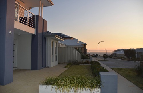 Yanchep House | Double Storey House with Ocean Views, 5 minute walk to beach