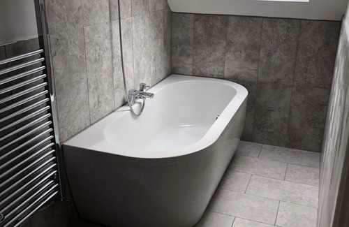 Woolbeding Apartment | Double/Twin suite at Hamilton Arms