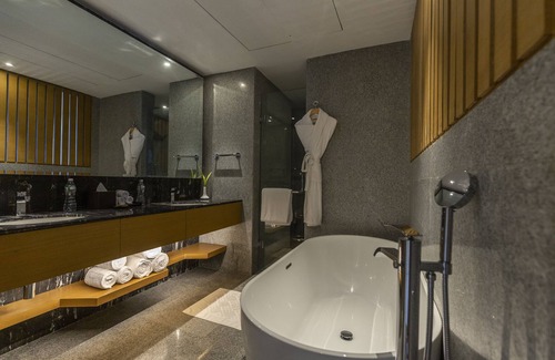 Ahmedabad Hotel | DoubleTree by Hilton Ahmedabad