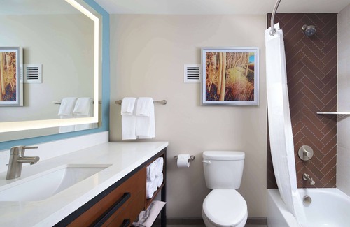 Battle Creek Hotel | DoubleTree by Hilton Battle Creek