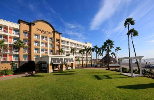 San Jacinto Hotel | DoubleTree by Hilton Galveston Beach