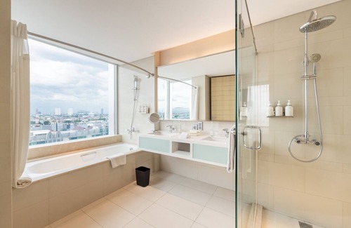 Old Jakarta Hotel | DoubleTree by Hilton Jakarta Kemayoran