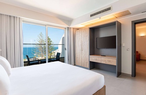 Qawra Resort | DoubleTree by Hilton Malta