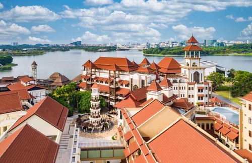 Putrajaya Hotel | DoubleTree by Hilton Putrajaya Lakeside