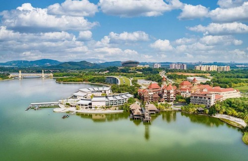 Putrajaya Hotel | DoubleTree by Hilton Putrajaya Lakeside