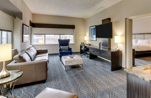 Central West End Hotel | DoubleTree by Hilton St. Louis Forest Park