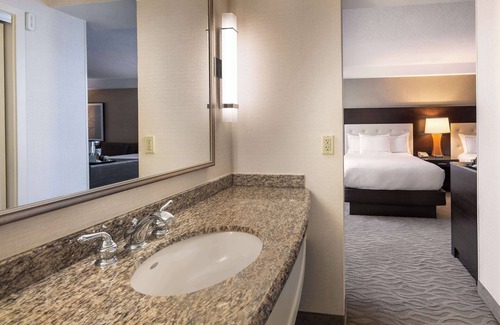 Crystal City Hotel | DoubleTree by Hilton Washington DC - Crystal City