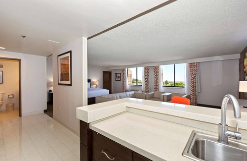 Whittier Hotel | Doubletree by Hilton Whittier Los Angeles