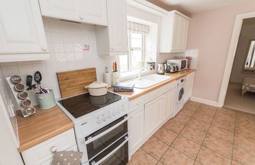 Louth Cottage | DOVE FARM COTTAGE, pet friendly, with a garden in Louth