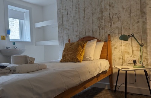 Dover House | Dover Town Rooms (Single Room 1)