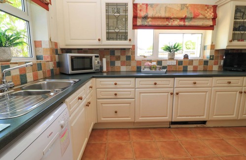 Zeals House | DOWNS VIEW, pet friendly, with a garden in Norton Ferris