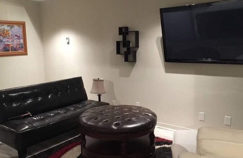 Kelowna Central Business District Apartment | Downtown 1 bedroom condo in Kelowna