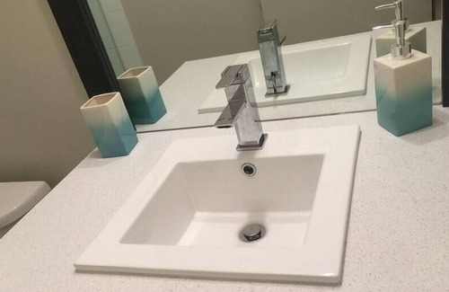 Kelowna Central Business District Apartment | Downtown 1 bedroom condo in Kelowna