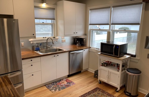 Livingston Apartment | Downtown 2 bed/1 bath with deck and back yard