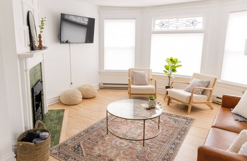 Grand Rapids Apartment | Downtown 3BR APT! Local to Shops, Breweries & More!