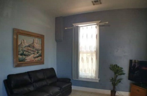Roosevelt Apartment | Downtown 9 Street 2 Bedroom Apartment