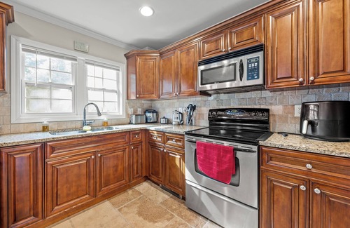Sylvan Hills House | Downtown & Airport 10 Min—Stay at The Rhitreat!