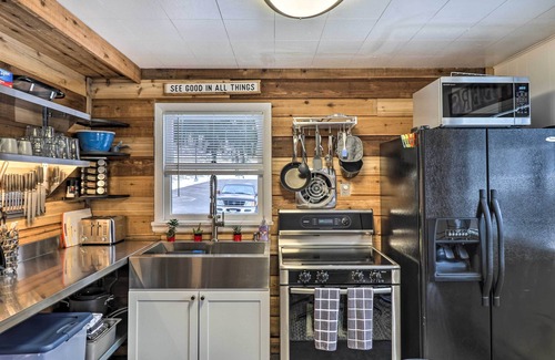 Bigfork House | Downtown Bigfork Home w/Fire Pit, Walk to Harbor!