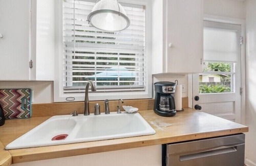 Ringling Park House | * Downtown Bungalow *Beaches/Restaurants/Cafes*Just Minutes away!