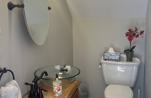 Burlington House | Downtown Burlington Retreat - New Listing