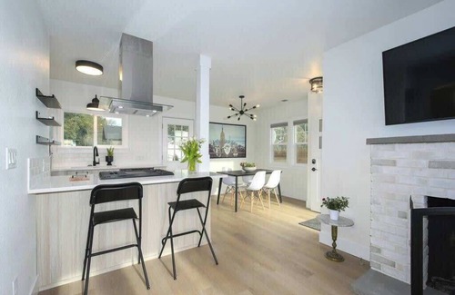 Camas Apartment | Downtown Camas Stay – Walkable, 15 Min to PDX