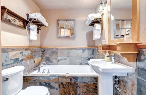 Town Centre Hotel | Downtown Canmore-7 Guests