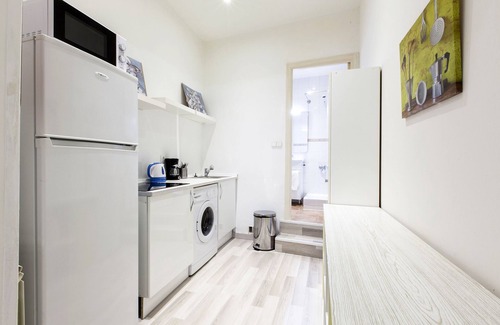 Malasana Apartment | Downtown Cozy Studio Apartment Gran Vía | A027