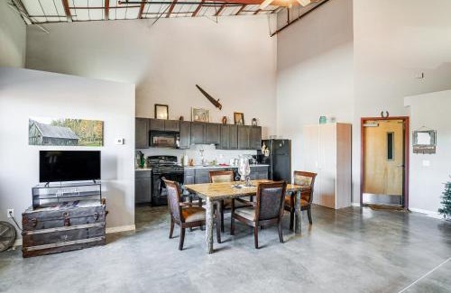 Del Norte Apartment | Downtown Del Norte Apartment Ski, Hike and Shop!