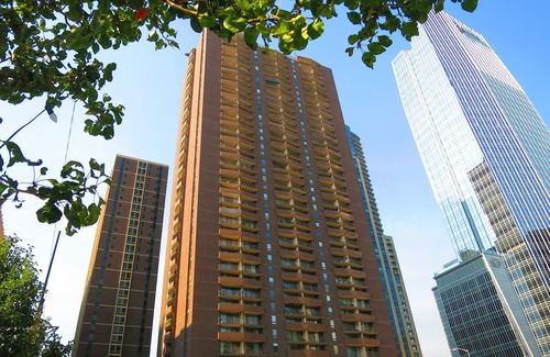 Downtown Denver Apartment | Downtown Denver Luxe Condo – Balcony, Mountain Views & Pool