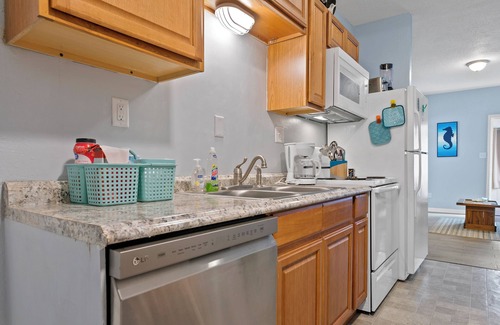 Downtown Dunedin Cottage | Downtown Dunedin Main Street Retreat
