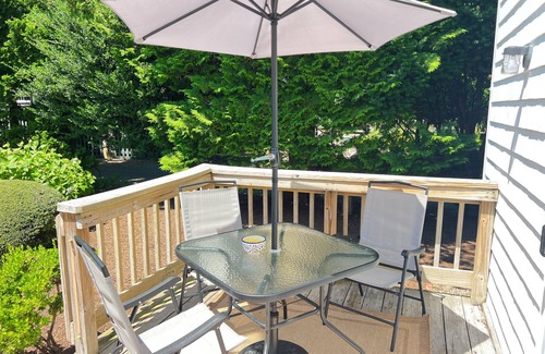 Falmouth Condo | Downtown Falmouth! Location, location! Steps to great restaurants and shops!