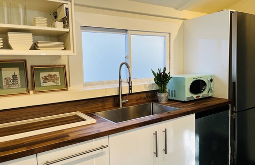 Santa Barbara Cottage | Downtown Farmhouse Cottage - Super Cute and Charming